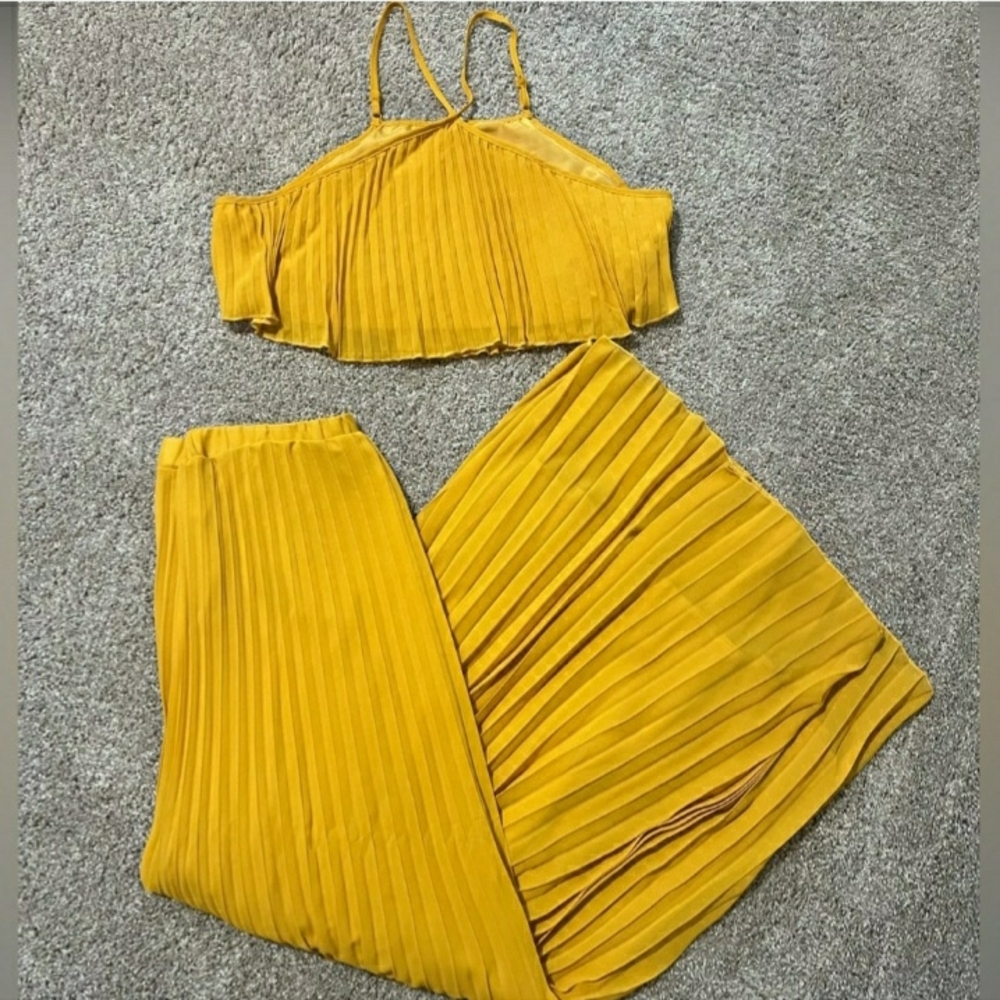 Women's Two-Piece Suit - Solid Pleated Halter Top & Skirt Color : Yellow